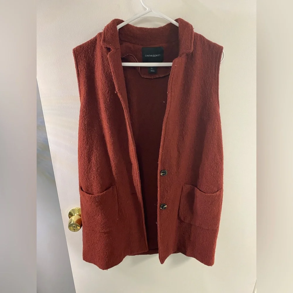 Rust colored vest - Picture 2 of 4